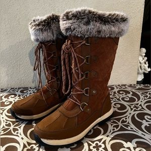 BEARPAW Waterproof Women’s Boots Size 10
